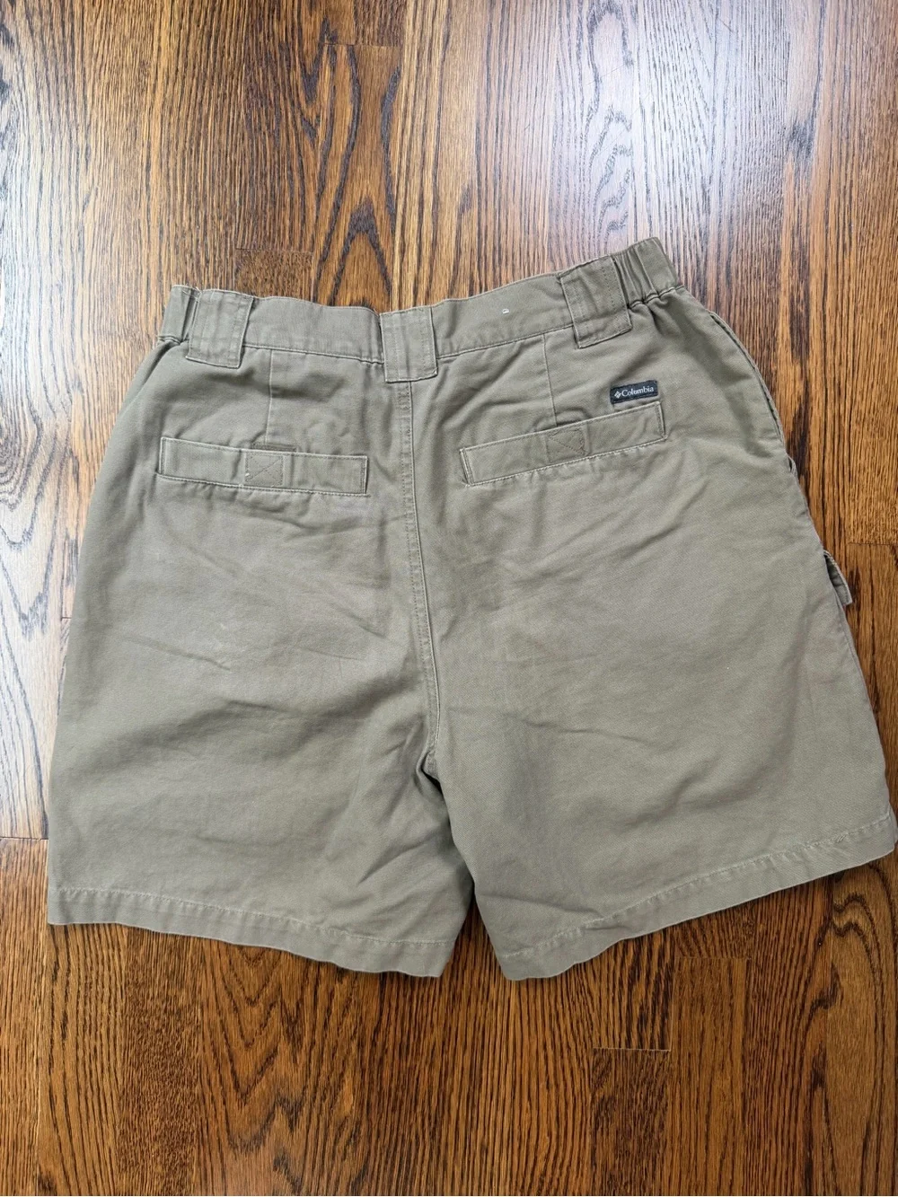 Men’s Columbia Cargo Hiking Shorts in Taupe